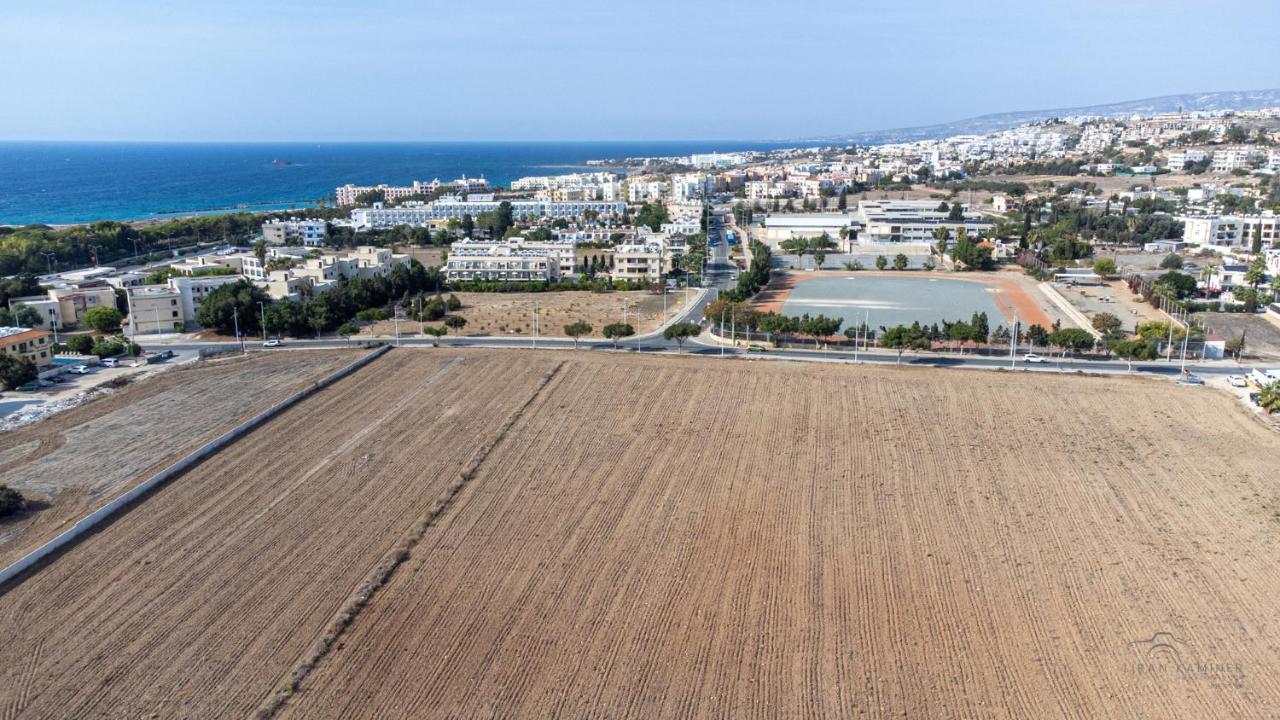 Royal Seacrest Crown-Jewel, 2B, Pools, Sea, Center Lägenhet Paphos Exteriör bild