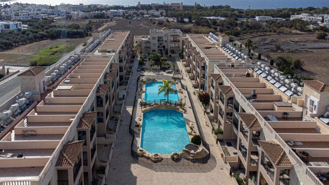 Royal Seacrest Crown-Jewel, 2B, Pools, Sea, Center Lägenhet Paphos Exteriör bild